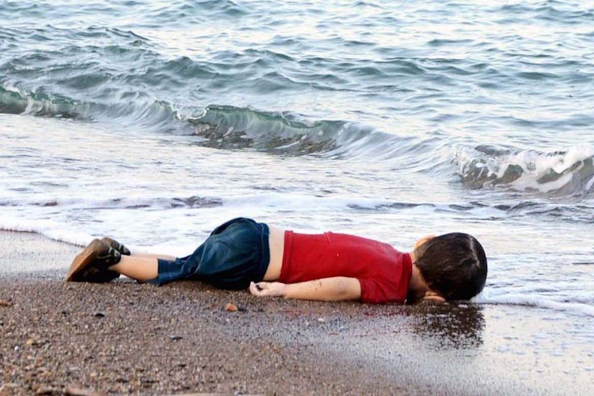 migrant-child-dead-beach-turkey-11